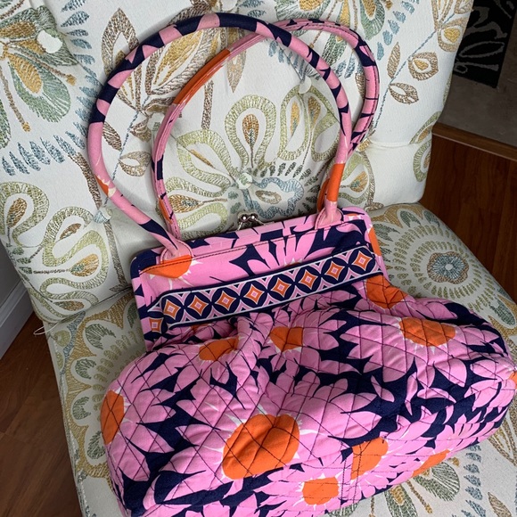 Vera Bradley Bright Pink Daisy Kisslock Purse Bag - Picture 3 of 5